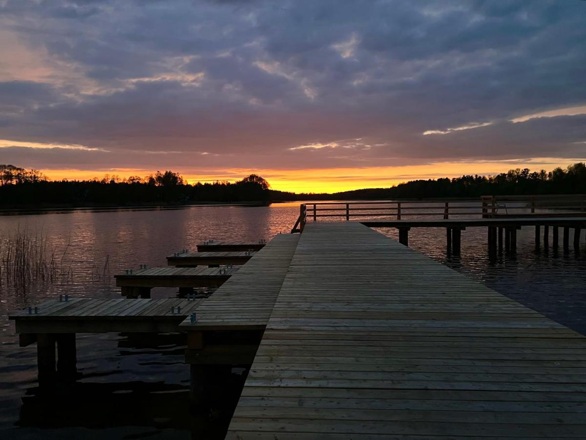 Domek Nad Jeziorem Piasutno Mazury Exteriör bild